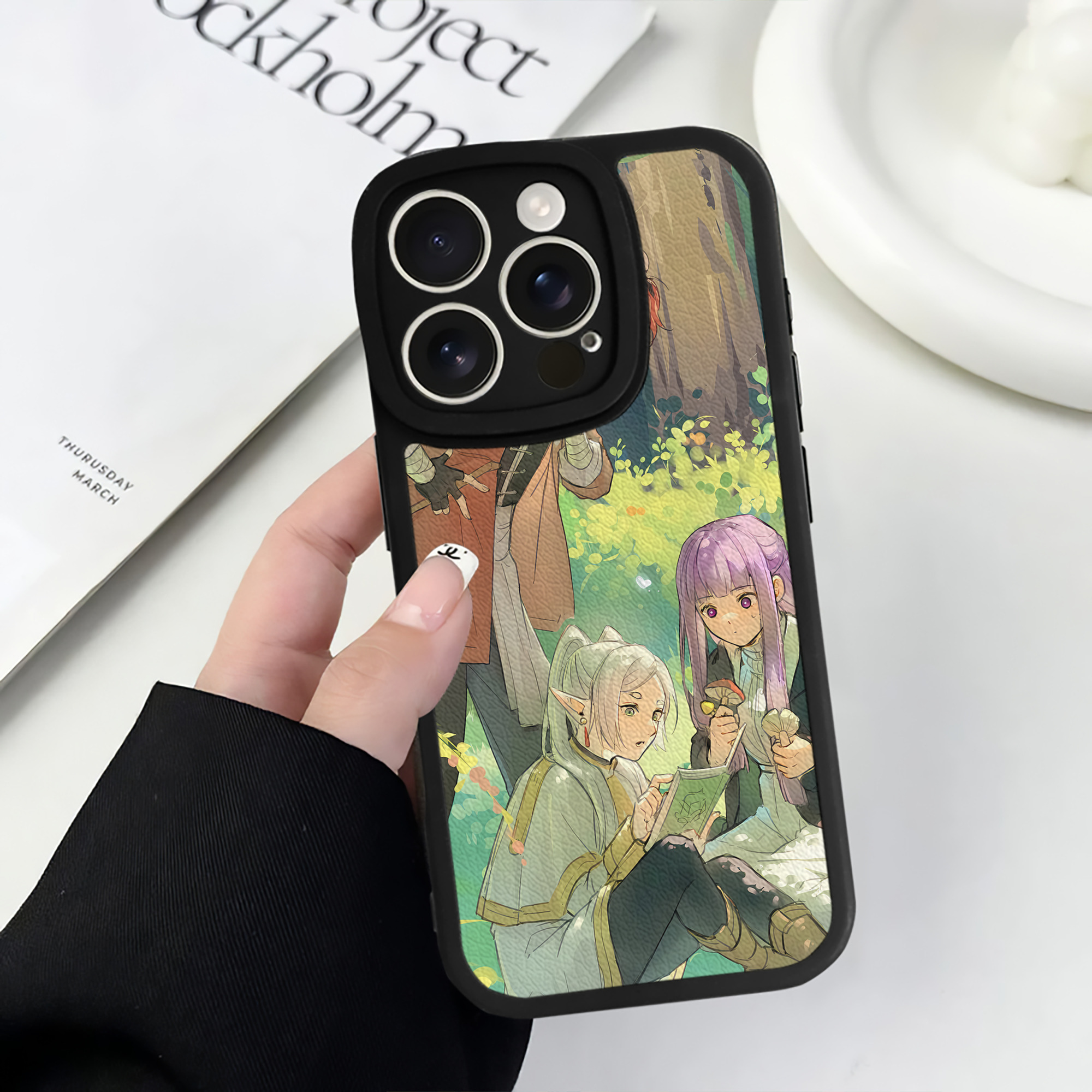 （画像用） 葬送のフリーレン Frieren 【iPhone 16シリーズ対応】シリコンスマホケース（レザー調） 材質：シリコン